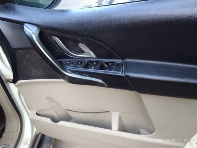 Second-hand 2015 Mahindra XUV500 W10 2WD for sale in Kanpur-7