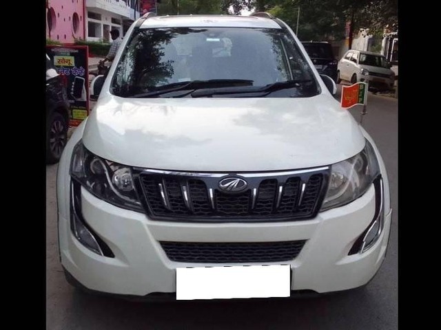 Second-hand 2015 Mahindra XUV500 W10 2WD for sale in Kanpur-3