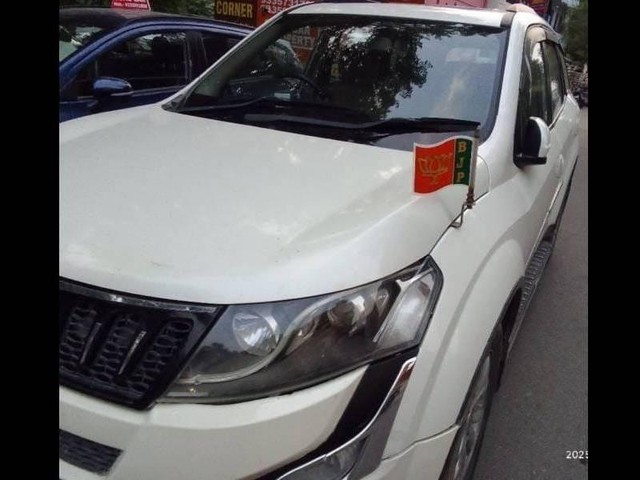 Second-hand 2015 Mahindra XUV500 W10 2WD for sale in Kanpur-5