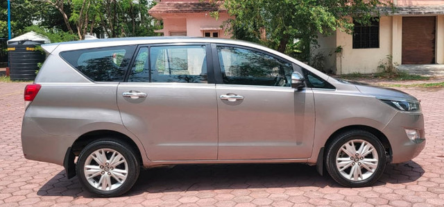 Second-hand 2016 Toyota Innova 2.5 G (Diesel) 7 Seater BS IV for sale in Indore-1
