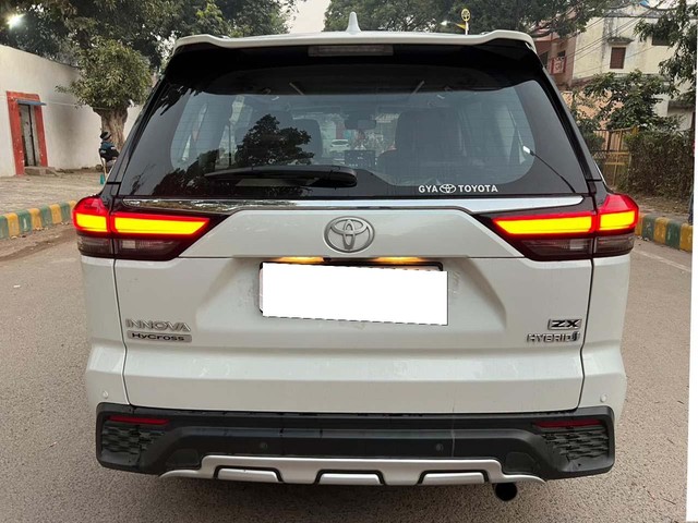 Second-hand 2024 Toyota Innova Hycross ZX Hybrid for sale in Agra-3