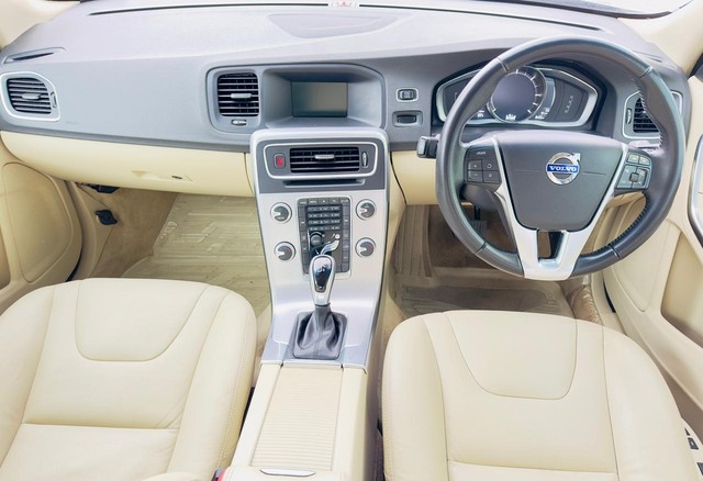 Second-hand 2017 Volvo S60 D4 KINETIC for sale in Bangalore-9