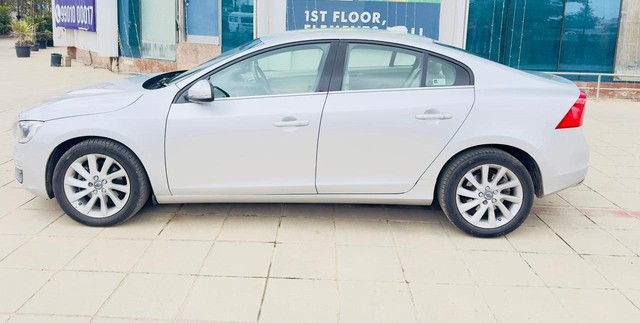 Second-hand 2017 Volvo S60 D4 KINETIC for sale in Bangalore-3