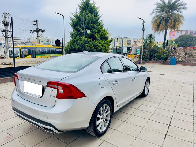 Second-hand 2017 Volvo S60 D4 KINETIC for sale in Bangalore-4