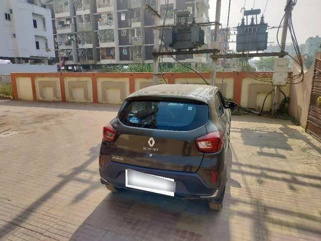 Second-hand 2020 Renault KWID 1.0 RXT Opt for sale in Patna-3