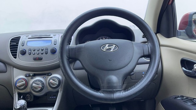 Second-hand 2013 Hyundai i20 Sportz Petrol for sale in Visakhapatnam-32