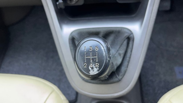 Second-hand 2013 Hyundai i20 Sportz Petrol for sale in Visakhapatnam-12