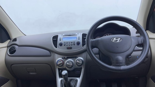 Second-hand 2013 Hyundai i20 Sportz Petrol for sale in Visakhapatnam-11