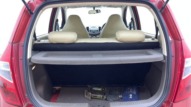 Second-hand 2013 Hyundai i20 Sportz Petrol for sale in Visakhapatnam-9