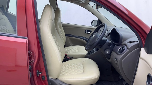 Second-hand 2013 Hyundai i20 Sportz Petrol for sale in Visakhapatnam-15