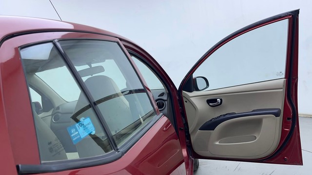 Second-hand 2013 Hyundai i20 Sportz Petrol for sale in Visakhapatnam-16