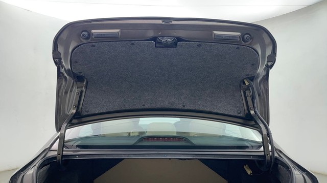 Second-hand 2023 Honda City V for sale in Chennai-38