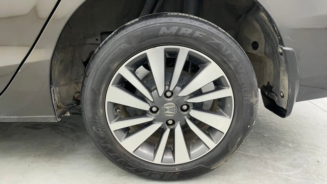 Second-hand 2023 Honda City V for sale in Chennai-19