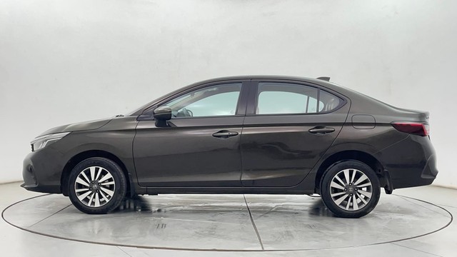 Second-hand 2023 Honda City V for sale in Chennai-6