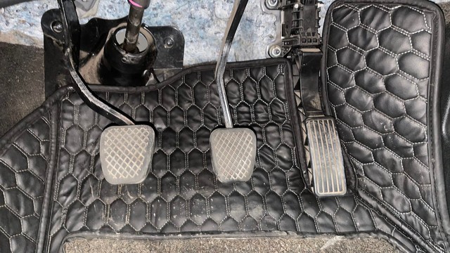 Second-hand 2023 Honda City V for sale in Chennai-14