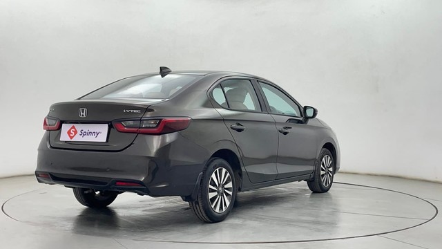 Second-hand 2023 Honda City V for sale in Chennai-3