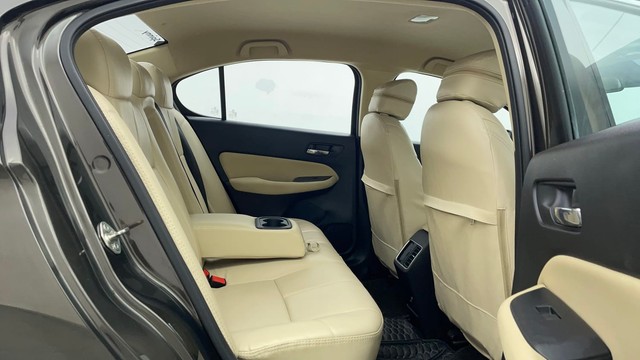 Second-hand 2023 Honda City V for sale in Chennai-37