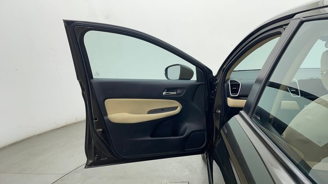 Second-hand 2023 Honda City V for sale in Chennai-35