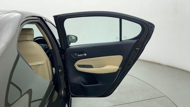 Second-hand 2023 Honda City V for sale in Chennai-27