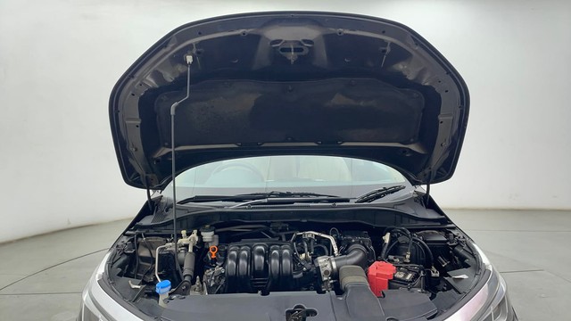 Second-hand 2023 Honda City V for sale in Chennai-8