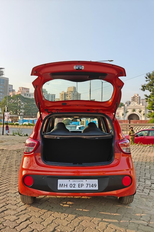 Second-hand 2017 Hyundai i10 Sportz 1.1L for sale in Mumbai-9