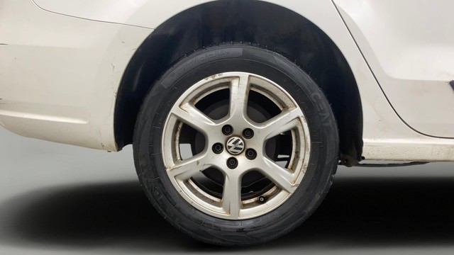 Second-hand 2012 Volkswagen Vento Petrol Highline for sale in Pune-27