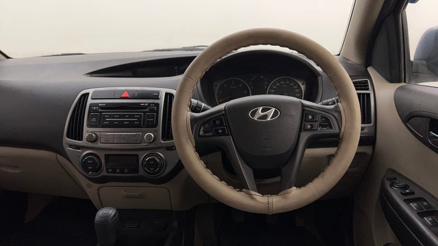 Second-hand 2013 Hyundai i20 Sportz 1.4 CRDi for sale in Mysore-32