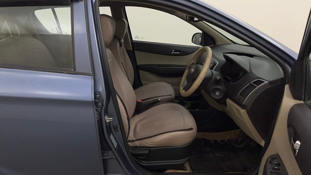 Second-hand 2013 Hyundai i20 Sportz 1.4 CRDi for sale in Mysore-15