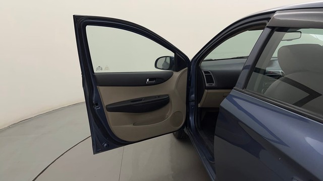 Second-hand 2013 Hyundai i20 Sportz 1.4 CRDi for sale in Mysore-28