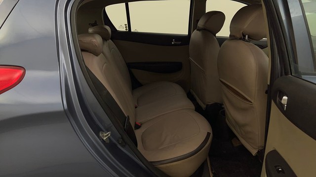 Second-hand 2013 Hyundai i20 Sportz 1.4 CRDi for sale in Mysore-24