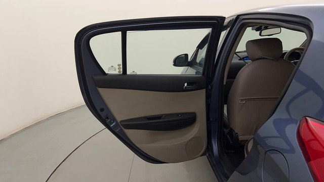 Second-hand 2013 Hyundai i20 Sportz 1.4 CRDi for sale in Mysore-23