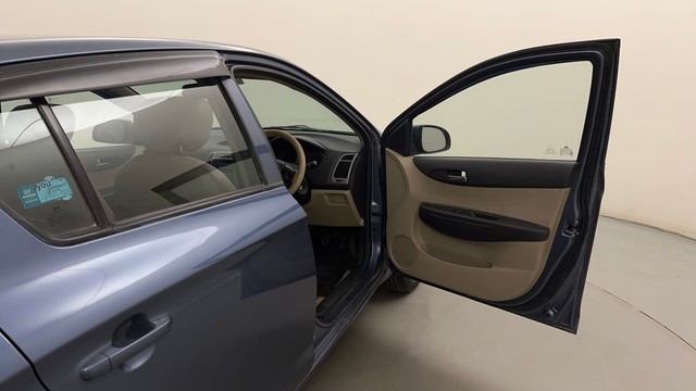 Second-hand 2013 Hyundai i20 Sportz 1.4 CRDi for sale in Mysore-16