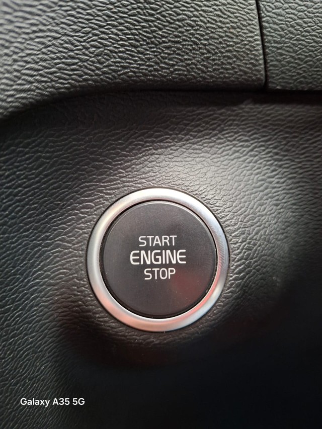 Second-hand 2018 Volvo XC40 D4 R-Design for sale in New Delhi-16