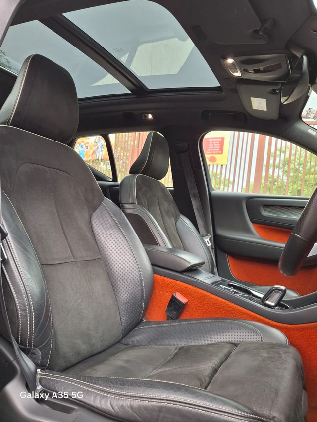 Second-hand 2018 Volvo XC40 D4 R-Design for sale in New Delhi-14