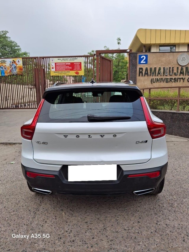 Second-hand 2018 Volvo XC40 D4 R-Design for sale in New Delhi-17