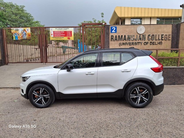 Second-hand 2018 Volvo XC40 D4 R-Design for sale in New Delhi-4