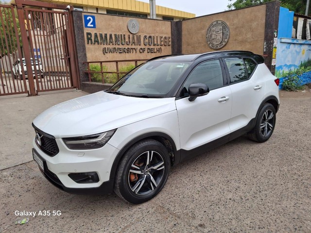Second-hand 2018 Volvo XC40 D4 R-Design for sale in New Delhi-5