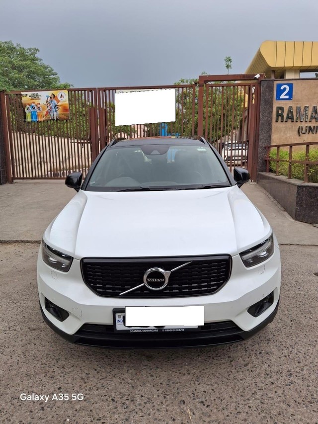 Second-hand 2018 Volvo XC40 D4 R-Design for sale in New Delhi-6