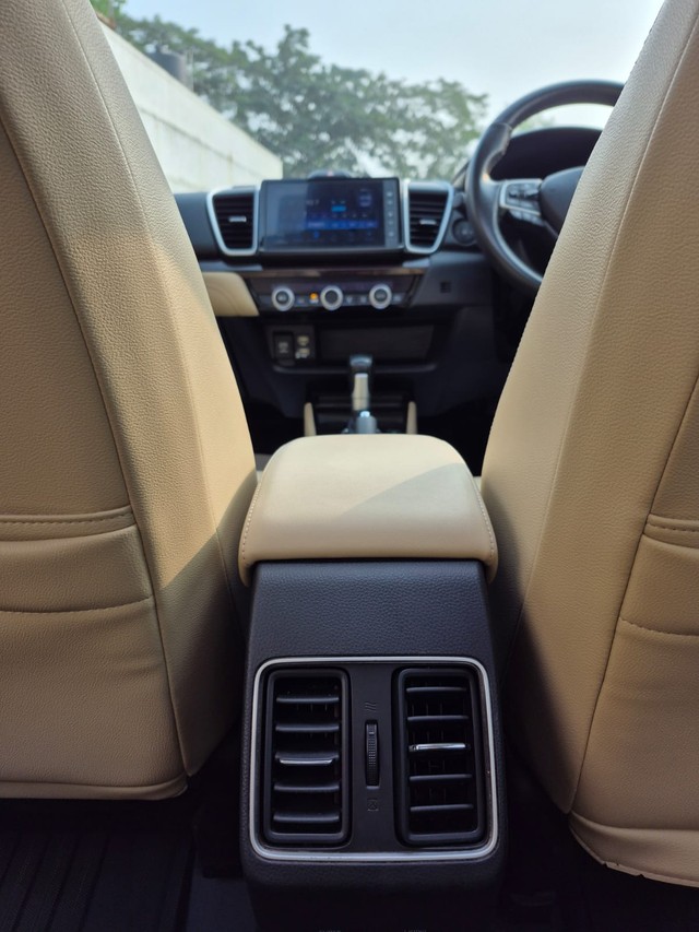 Second-hand 2023 Honda City ZX CVT for sale in Mumbai-13