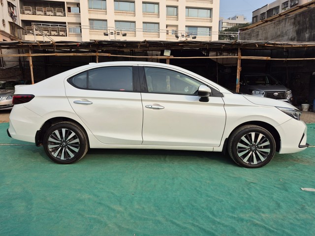 Second-hand 2023 Honda City ZX CVT for sale in Mumbai-1