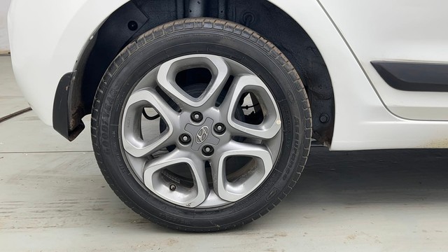 Second-hand 2019 Hyundai i20 1.2 Asta Option for sale in Kolkata-18