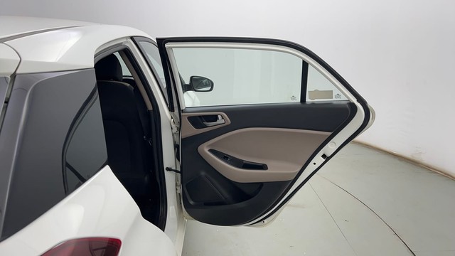 Second-hand 2019 Hyundai i20 1.2 Asta Option for sale in Kolkata-38