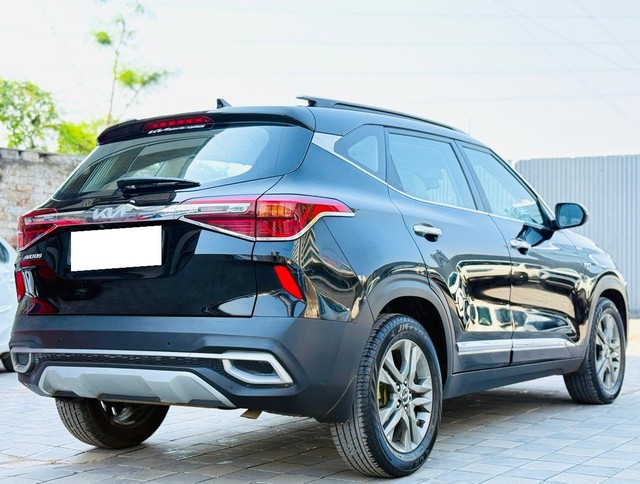 Second-hand 2023 Kia Seltos HTX IVT for sale in Surat-6