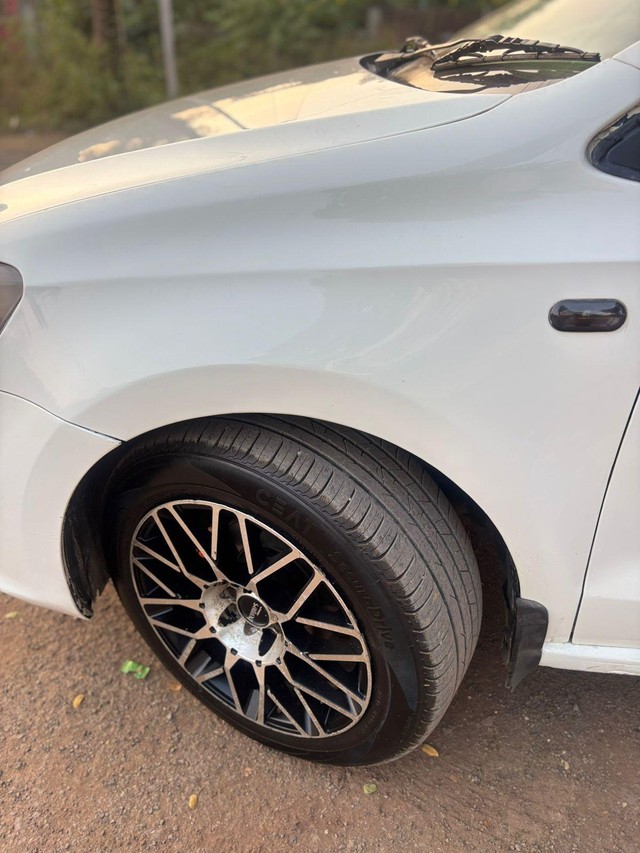 Second-hand 2013 Volkswagen Vento Diesel Highline for sale in Miraj-13