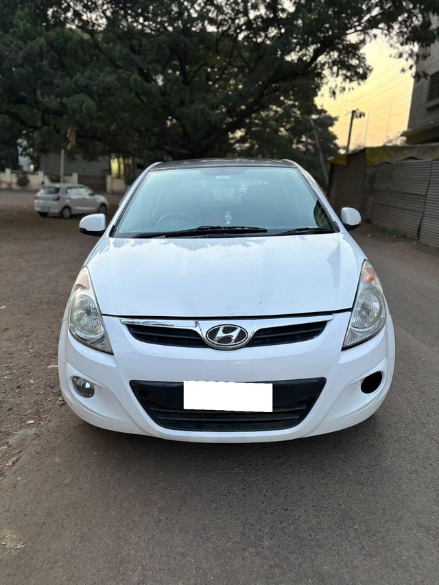 Second-hand 2010 Hyundai i20 1.2 Sportz for sale in Miraj-3