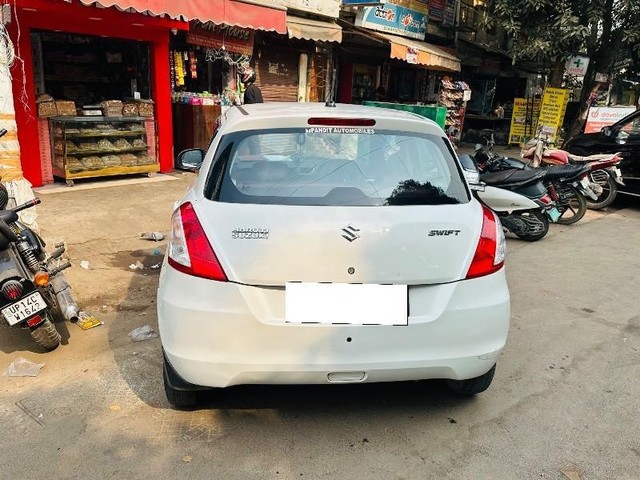 Second-hand 2017 Maruti Swift LXI Optional-O for sale in Ghaziabad-4