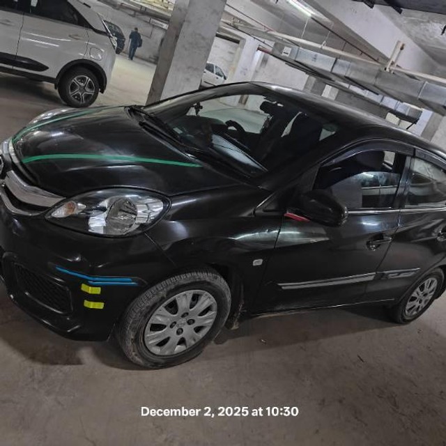 Second-hand 2017 Honda Amaze S Option CVT i-VTEC for sale in Noida-4