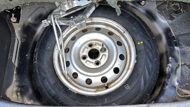 Second-hand 2012 Maruti Suzuki Ritz LXi for sale in Hyderabad-21