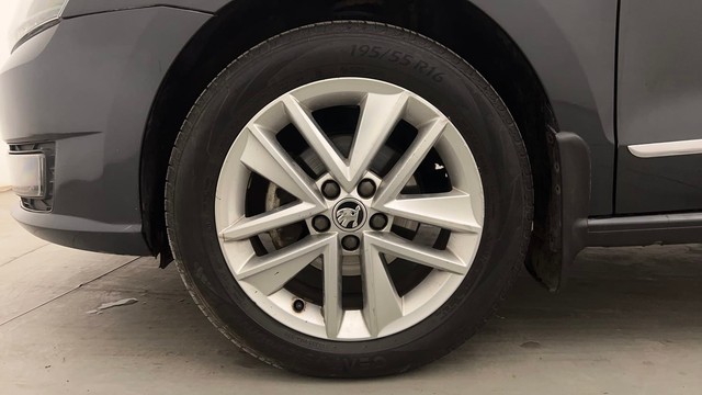 Second-hand 2021 Ford Fiesta Petrol Style for sale in Chandigarh-20