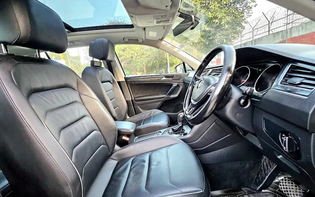 Second-hand 2017 Volkswagen Tiguan 2.0 TDI Highline for sale in New Delhi-5